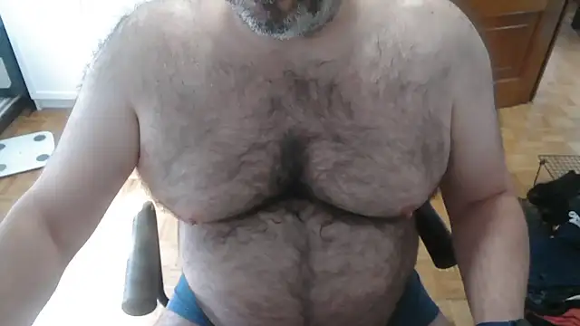 Snapshot of mikeyhotbear chatting on 05-27-26, 03:30 mikeyhotbear online show from 05-27-26, 03:30