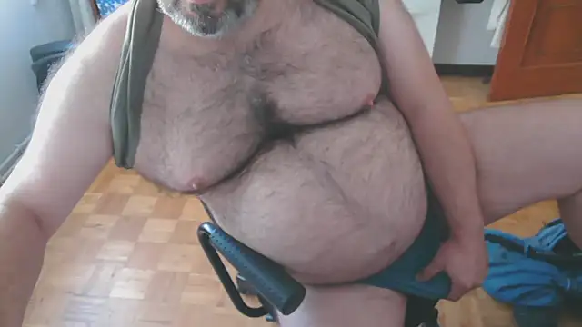 Snapshot of mikeyhotbear chatting on 09-26-25, 08:10 mikeyhotbear online show from 09-26-25, 08:10