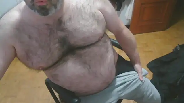 Snapshot of mikeyhotbear chatting on 11-20-25, 07:31 mikeyhotbear online show from 11-20-25, 07:31