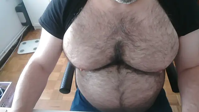 Snapshot of mikeyhotbear chatting on 05-21-26, 08:44 mikeyhotbear online show from 05-21-26, 08:44