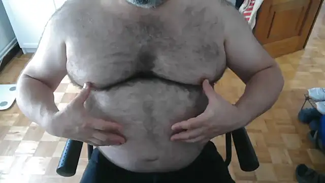 Snapshot of mikeyhotbear chatting on 07-11-26, 09:53 mikeyhotbear online show from 07-11-26, 09:53