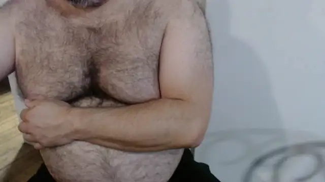 Snapshot of mikeyhotbear chatting on 07-04-26, 06:31 mikeyhotbear online show from 07-04-26, 06:31