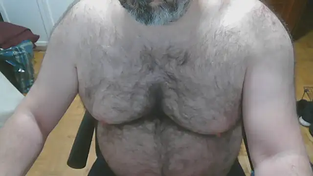 Snapshot of mikeyhotbear chatting on 12-19-25, 07:44 mikeyhotbear online show from 12-19-25, 07:44