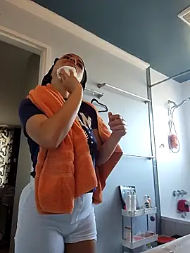 Snapshot of RuggyRackz chatting on 10-28-25, 04:17 RuggyRackz online show from 10-28-25, 04:17