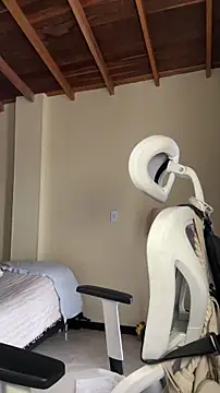 GabriSaenz online show from 10-31-25, 01:41