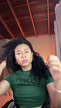 GabriSaenz online show from 10-30-25, 01:09