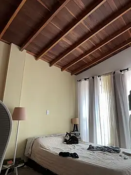 GabriSaenz online show from 12-21-25, 01:24