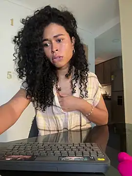 Snapshot of GabriSaenz chatting on 12-21-24, 10:40 GabriSaenz online show from 12-21-24, 10:40