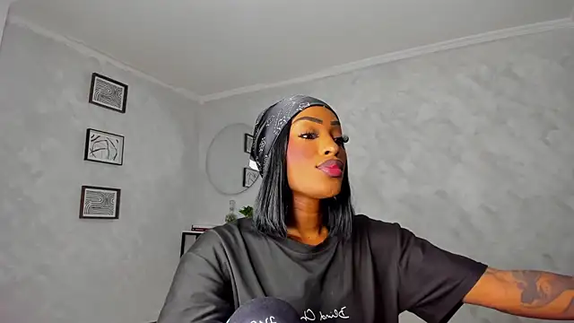 Snapshot of Emattaylor chatting on 12-16-25, 11:03 Emattaylor online show from 12-16-25, 11:03