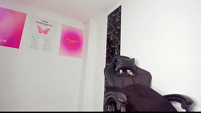 Snapshot of Emattaylor chatting on 02-21-25, 02:38 Emattaylor online show from 02-21-25, 02:38