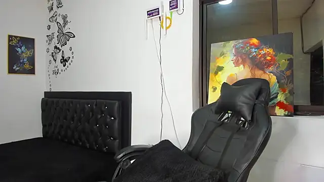 Snapshot of Emattaylor chatting on 12-04-24, 11:13 Emattaylor online show from 12-04-24, 11:13