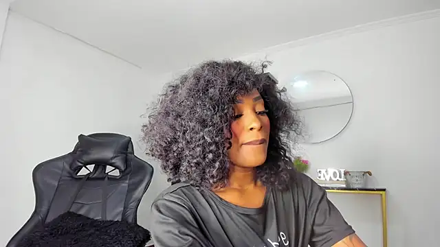 Snapshot of Emattaylor chatting on 11-21-25, 12:59 Emattaylor online show from 11-21-25, 12:59