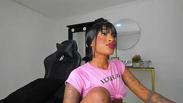 Snapshot of Emattaylor chatting on 11-07-25, 11:48 Emattaylor online show from 11-07-25, 11:48