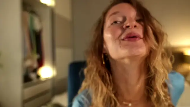 Snapshot of Special___ chatting on 09-28-25, 04:08 Special    online show from 09-28-25, 04:08