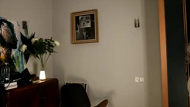 Snapshot of Special___ chatting on 12-19-24, 03:19 Special    online show from 12-19-24, 03:19