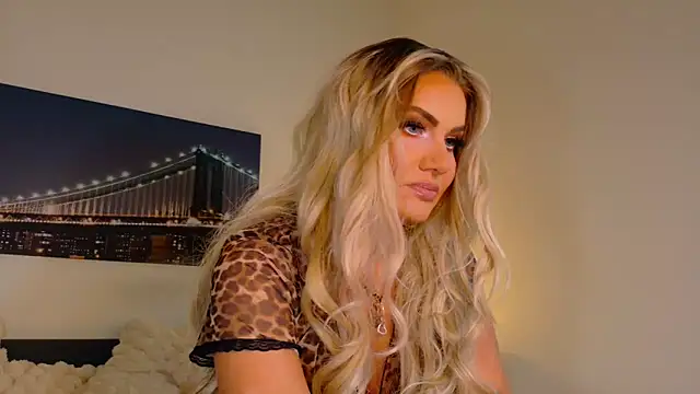 Tinkerbell822 online show from 10-29-25, 08:35