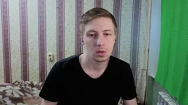 Snapshot of darienlarge chatting on 07-07-26, 03:37 darienlarge online show from 07-07-26, 03:37