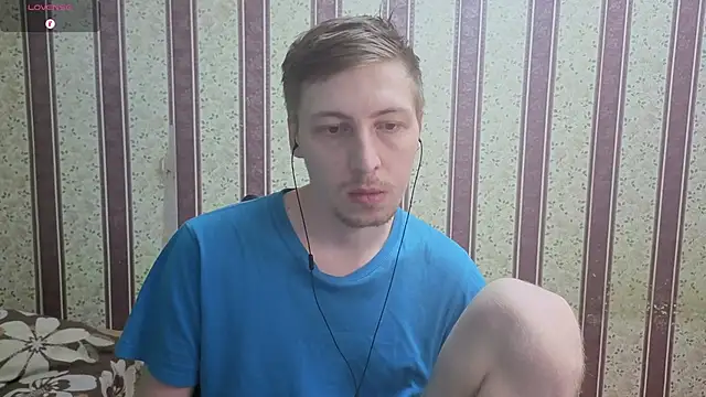Snapshot of darienlarge chatting on 07-20-26, 11:23 darienlarge online show from 07-20-26, 11:23