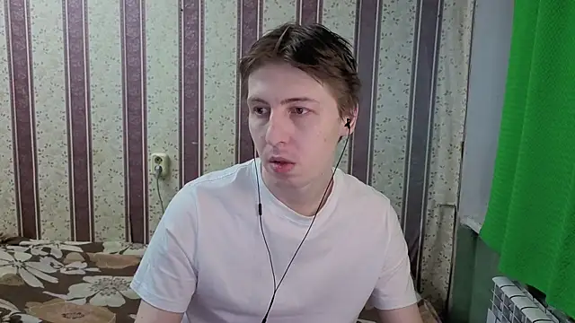Snapshot of darienlarge chatting on 05-07-26, 02:27 darienlarge online show from 05-07-26, 02:27
