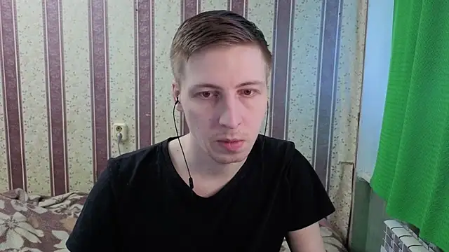Snapshot of darienlarge chatting on 06-12-26, 04:43 darienlarge online show from 06-12-26, 04:43