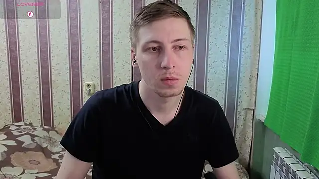 Snapshot of darienlarge chatting on 06-27-26, 06:41 darienlarge online show from 06-27-26, 06:41