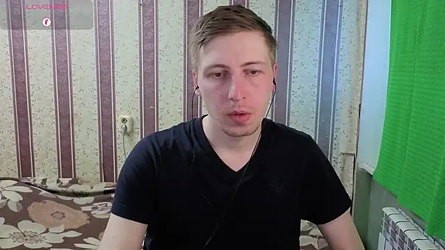Snapshot of darienlarge chatting on 06-26-26, 05:13 darienlarge online show from 06-26-26, 05:13