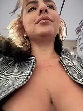 sammyqueenx21 online show from 03-04-25, 02:21