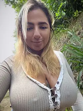 sammyqueenx21 online show from 07-10-26, 02:39