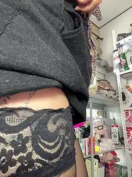 sammyqueenx21 online show from 11-14-25, 01:37