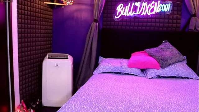 bull vixen2001 online show from 07-23-26, 11:44