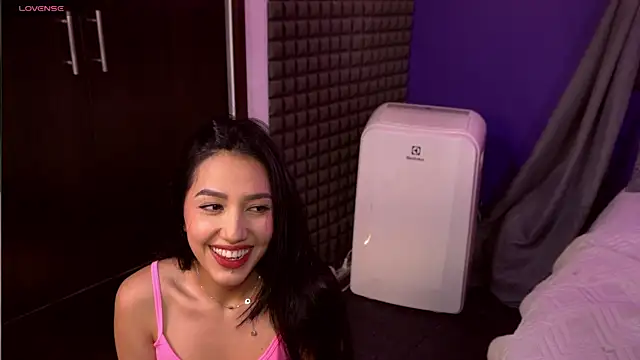 Snapshot of bull_vixen2001 chatting on 04-29-26, 11:33 bull vixen2001 online show from 04-29-26, 11:33