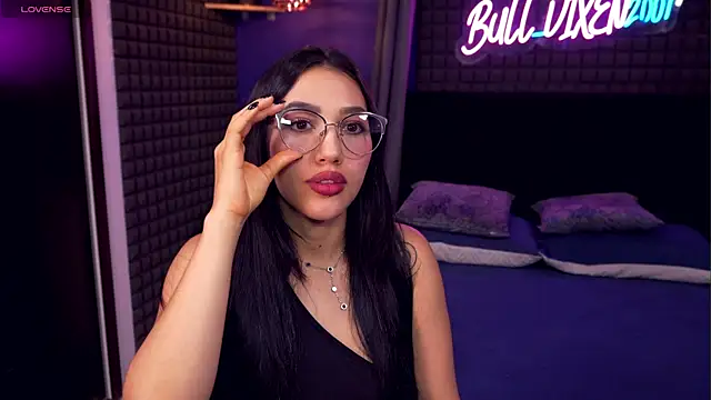 Snapshot of bull_vixen2001 chatting on 04-18-26, 11:27 bull vixen2001 online show from 04-18-26, 11:27