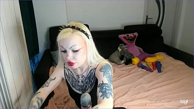 Snapshot of HelenGoat chatting on 11-03-25, 08:40 HelenGoat online show from 11-03-25, 08:40