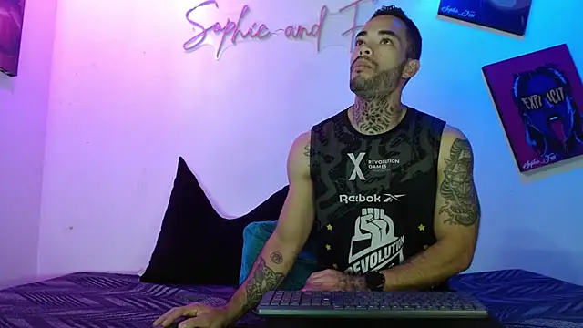SophieFoxx17 online show from 07-27-26, 12:01