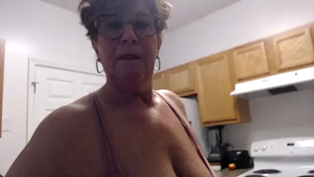 Snapshot of plusizebigbooty chatting on 02-08-25, 10:29 plusizebigbooty online show from 02-08-25, 10:29