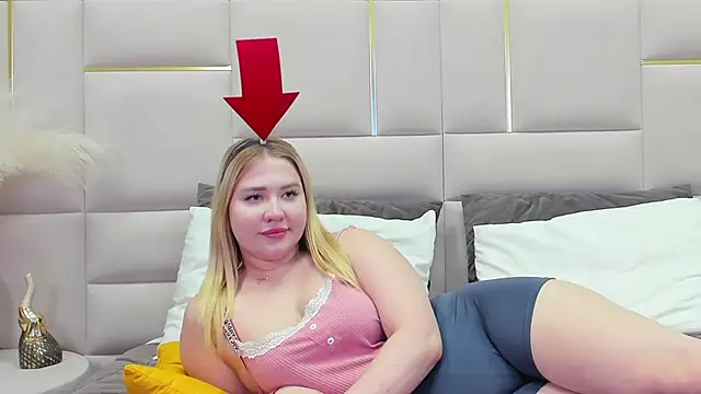 Snapshot of LunaHouston chatting on 03-12-25, 01:25 LunaHouston online show from 03-12-25, 01:25