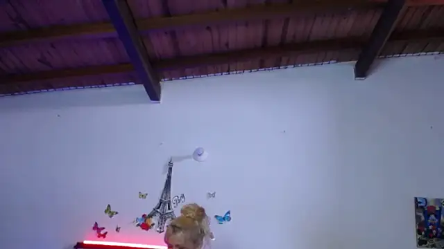 Nicolle Milf online show from 12-19-25, 06:54