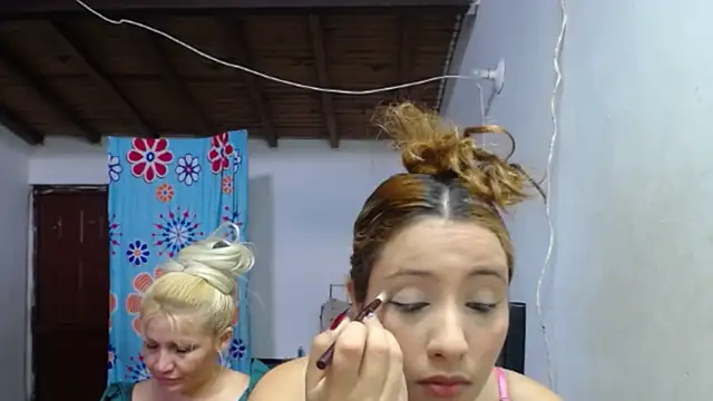 Nicolle Milf online show from 10-28-25, 06:07