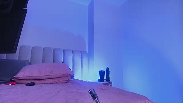 britanyy  online show from 11-28-25, 03:17