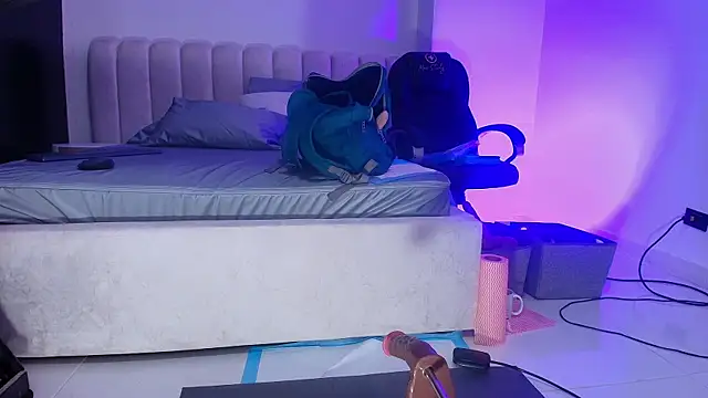 britanyy  online show from 11-13-25, 03:10