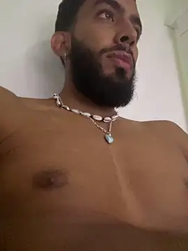 Snapshot of Alessandro__Rossi chatting on 02-24-26, 04:52 Alessandro Rossi online show from 02-24-26, 04:52