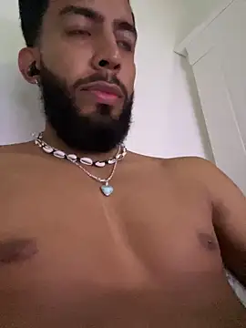 Snapshot of Alessandro__Rossi chatting on 02-20-26, 04:31 Alessandro Rossi online show from 02-20-26, 04:31