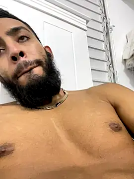 Snapshot of Alessandro__Rossi chatting on 10-31-25, 10:45 Alessandro Rossi online show from 10-31-25, 10:45