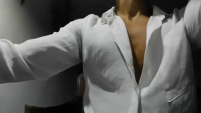 Snapshot of crazylatinguyy chatting on 11-29-25, 08:25 crazylatinguyy online show from 11-29-25, 08:25