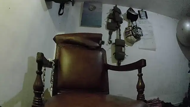 Snapshot of crazylatinguyy chatting on 11-16-25, 01:27 crazylatinguyy online show from 11-16-25, 01:27