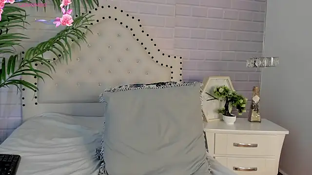Snapshot of _Eurekaa_ chatting on 03-02-25, 02:41 Eurekaa online show from 03-02-25, 02:41