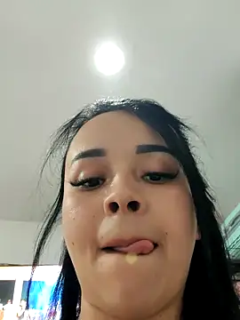 Snapshot of LindaGarcia22 chatting on 03-12-25, 03:46 LindaGarcia22 online show from 03-12-25, 03:46