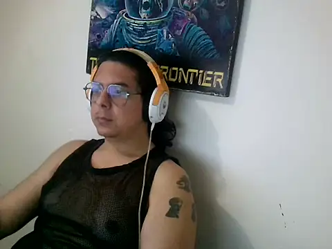 Snapshot of dancingbear14 chatting on 05-27-26, 04:31 dancingbear14 online show from 05-27-26, 04:31