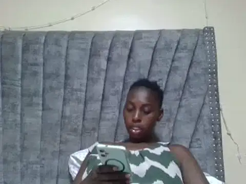 Snapshot of Dizzydose chatting on 06-11-26, 04:59 Dizzydose online show from 06-11-26, 04:59