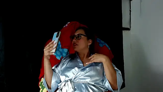 carolinalovee  online show from 01-12-25, 04:00